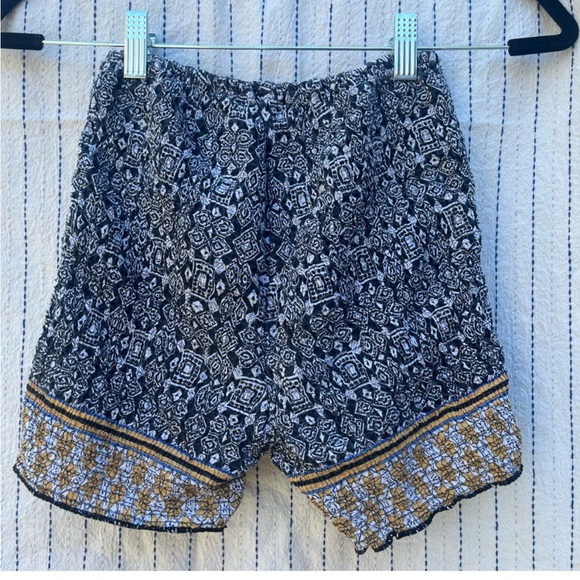 Free People • Shorts - Picture 2 of 4